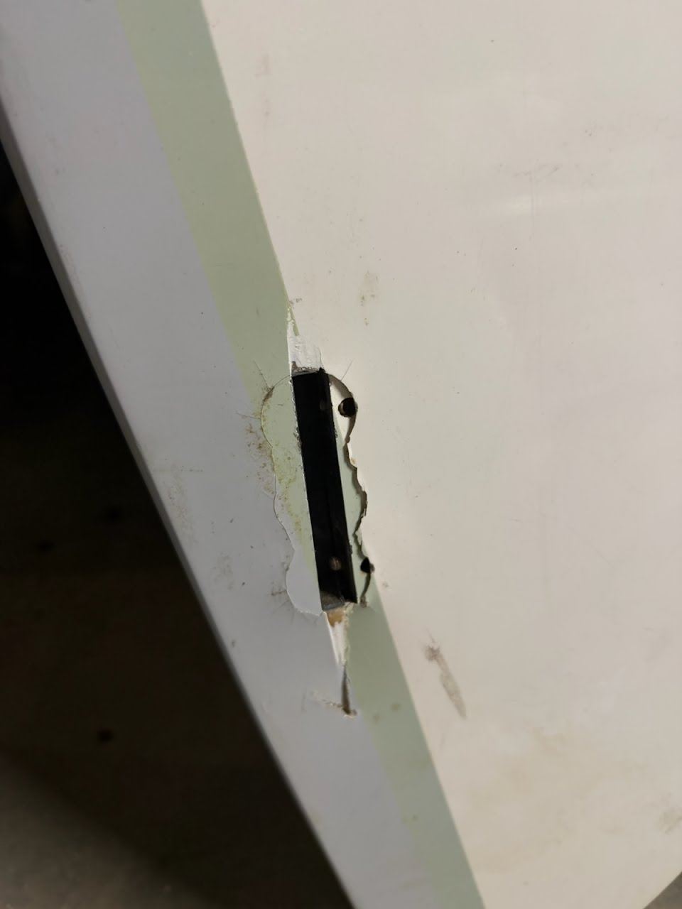 Close-up of the torn-out fin box and cracked glass